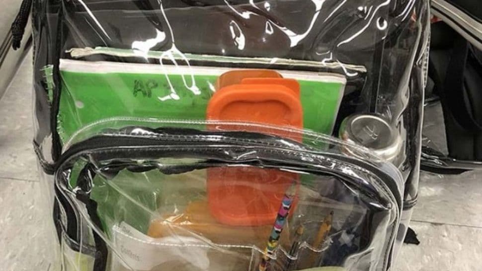 Obligan a usar mochilas transparentes en la escuela donde asesinaron 17 personas