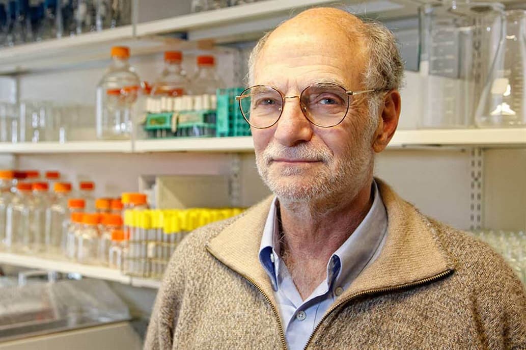 Motochorros asaltaron al último ganador del Nobel de Medicina