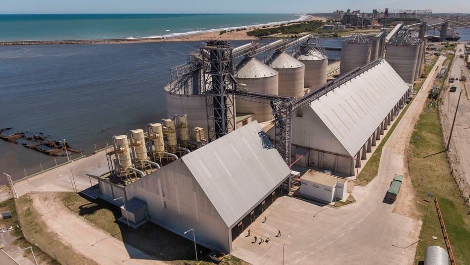 Se firmó el acta que adjudica las obras de profundización del Puerto Quequén