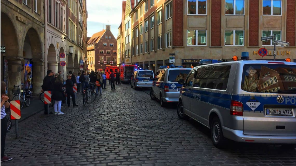 Una camioneta atropelló a una multitud en Alemania y hay al menos tres muertos