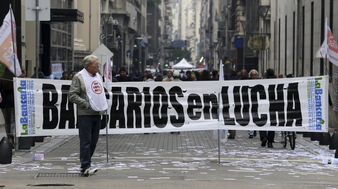 Bancarios amenazan con paro de 48 horas