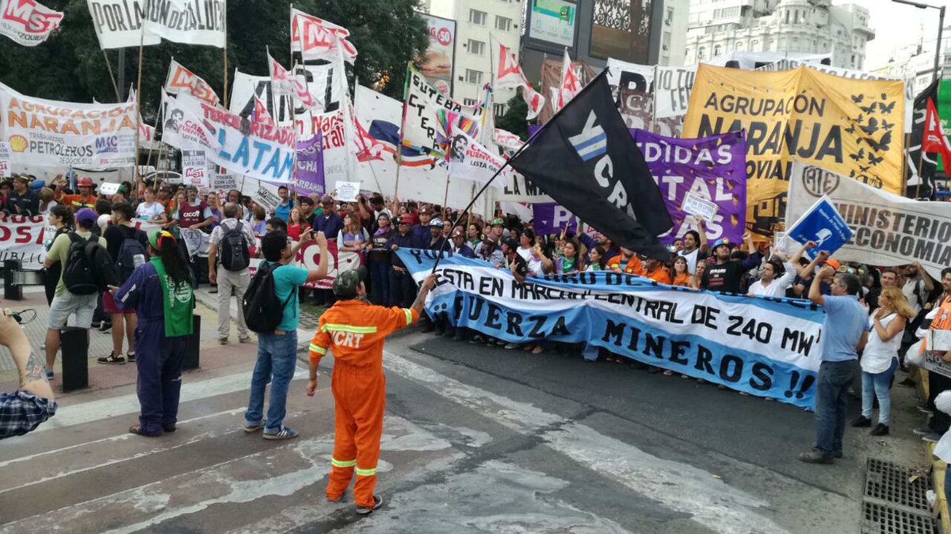 Arrancó la segunda jornada de la marcha federal piquetera: reclamos y cortes