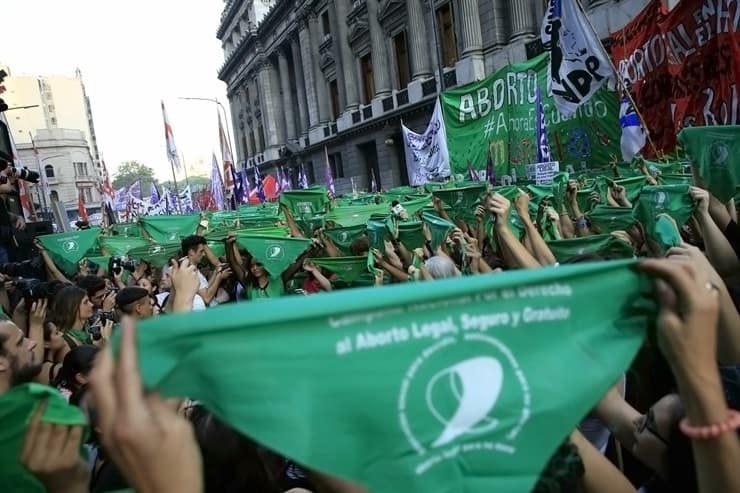 Debate sobre el aborto en Diputados: Claudia Piñeiro, Gargarella y Di Tullio exponen a favor de la despenalización