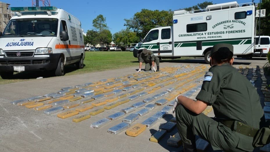 Cayó una «narco ambulancia» que llevaba 400 kilos de marihuana
