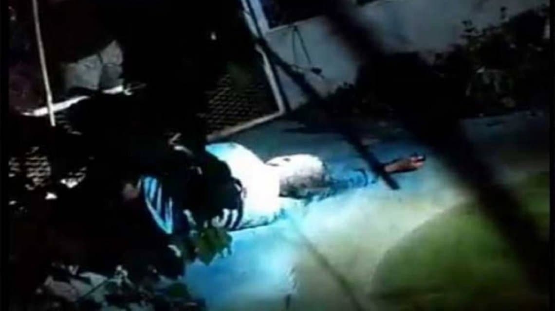 En México lincharon a un violador y lo encerraron en una jaula con cocodrilos