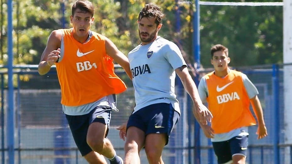 Fernando Gago se entrenó e ilusiona pero es difícil que juegue el domingo
