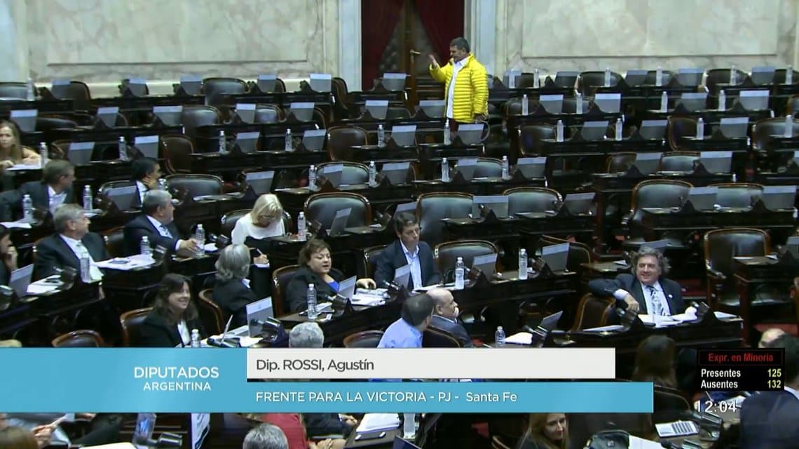 El diputado Olmedo dejó sin quórum la sesión contra el tarifazo, volvió y le llovieron insultos