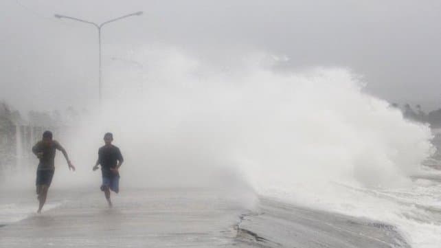 Tres muertos y más de 700.000 evacuados por el tifón en Filipinas