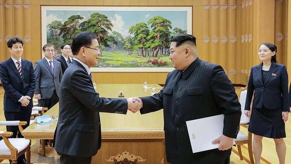 En una cumbre histórica, Kim Jong-un y Moon Jae-in se comprometen a poner fin a la guerra y desnuclearizar Corea