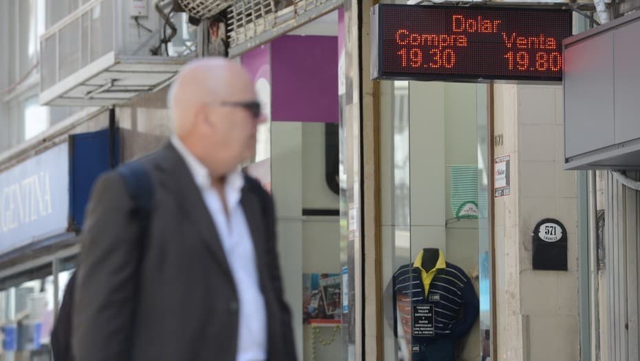 Argentina, Rusia y Turquía, los países donde el dólar subió más en el año