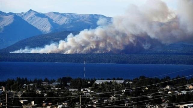 Fuerte incendio entre Bariloche y Villa La Angostura
