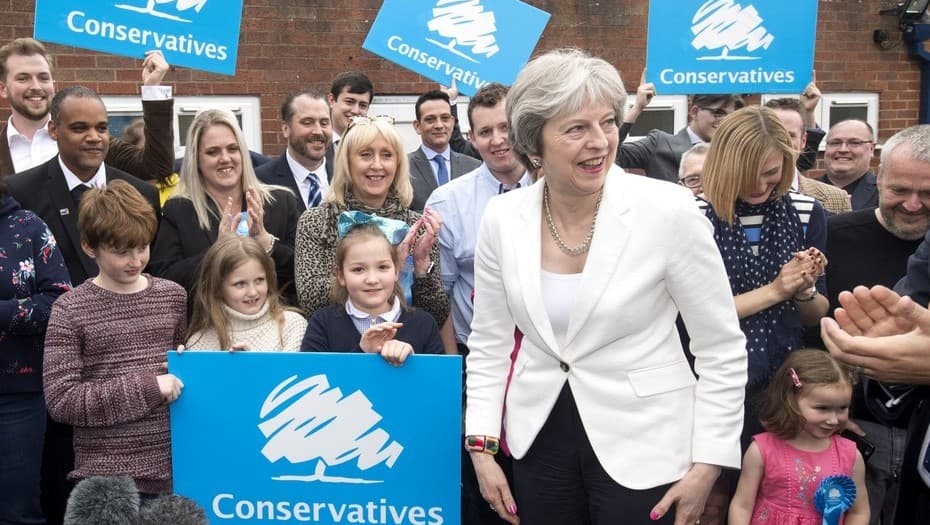 Alivio para Theresa May en las elecciones municipales británicas