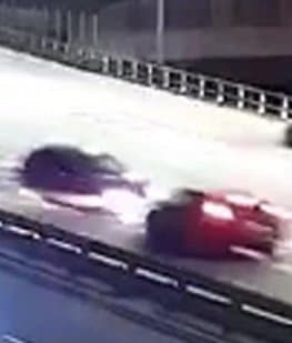 Espeluznante: así fue el choque del auto que se subió en contramano a la 25 de Mayo