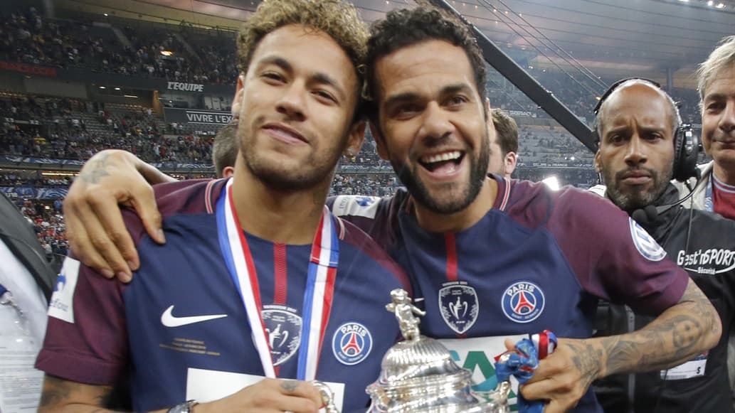 Siguen las dudas por Dani Alves rumbo a Rusia 2018