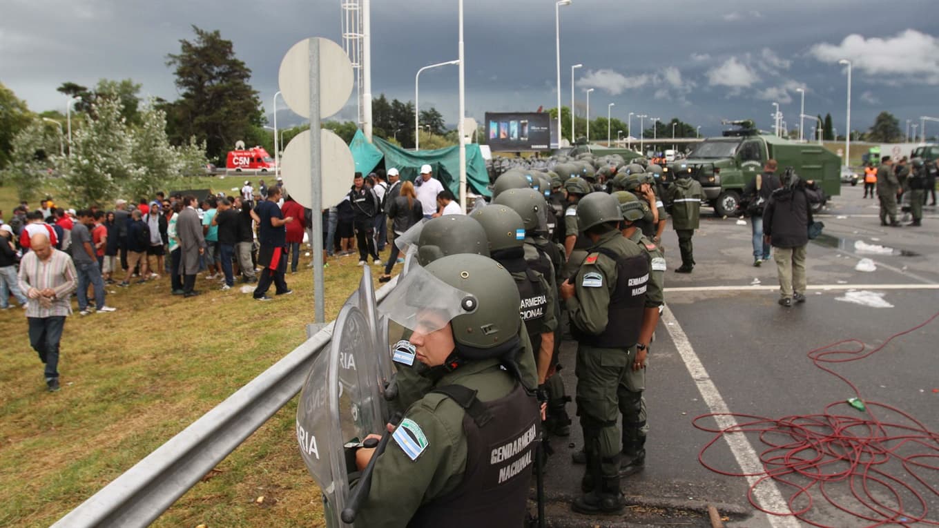 Trabajadores de Cresta Roja denunciaron represión de Gendarmería por un acampe
