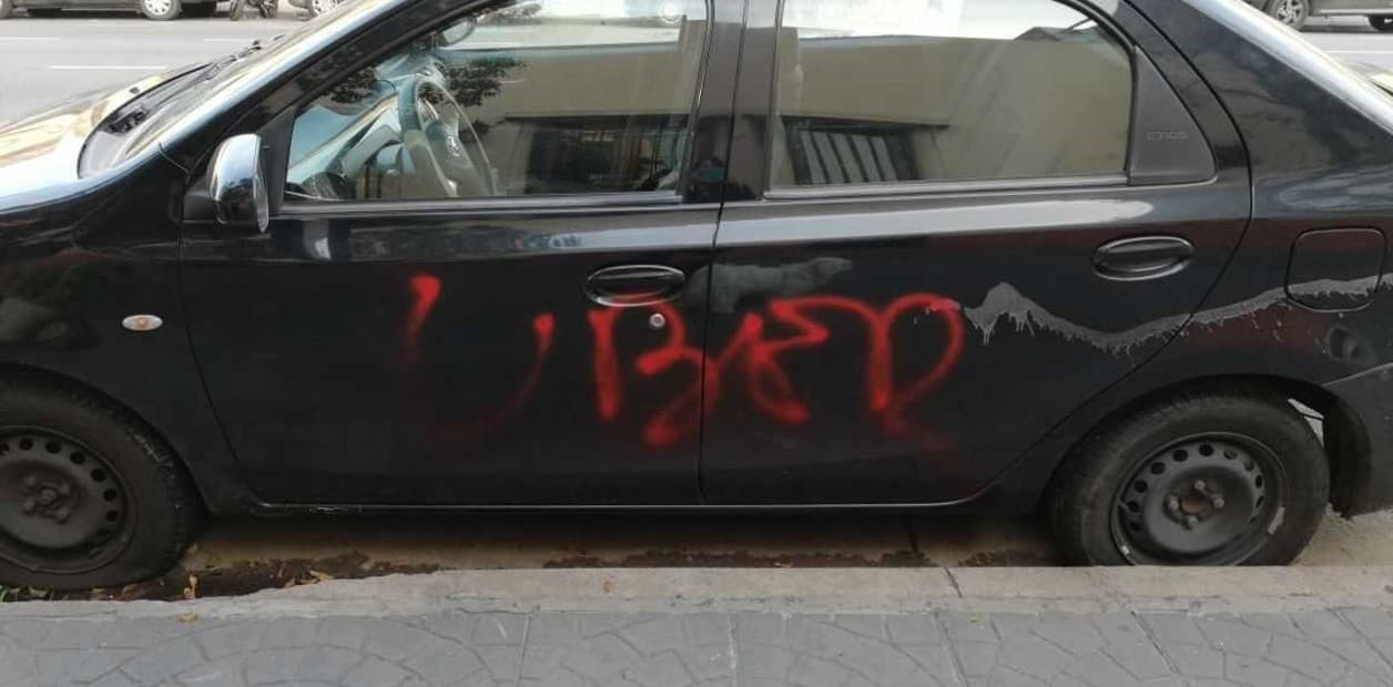 «Caza Uber»: los taxistas se organizan en redes sociales y salen a escrachar a los conductores