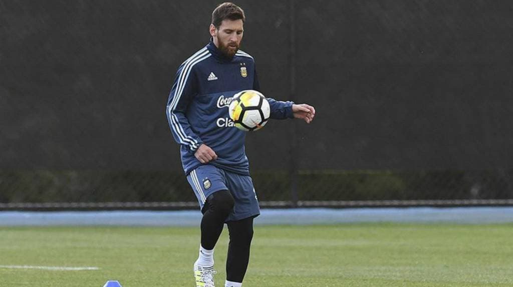 Messi llegó a Argentina para sumarse a los entrenamientos de la selección