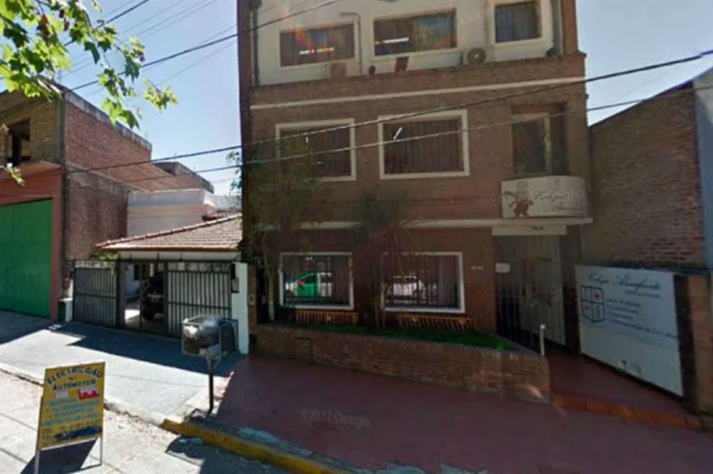 Robaron un auto con un niño adentro en la puerta de un jardín de infantes