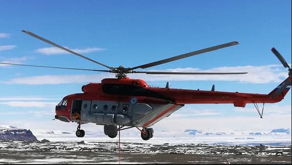 Comenzó el rescate del helicóptero de la comitiva presidencial que está varado en la montaña: no tiene combustible ni custodia