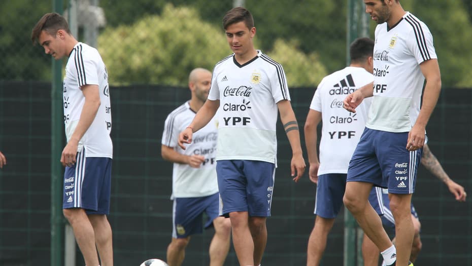 Federico Fazio viajó a Sevilla para asistir al nacimiento de su primer hijo
