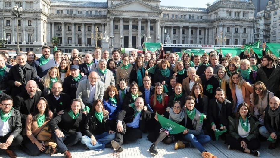Los «pañuelos verdes» de Cambiemos: fuerte apoyo de referentes del oficialismo a la ley de aborto