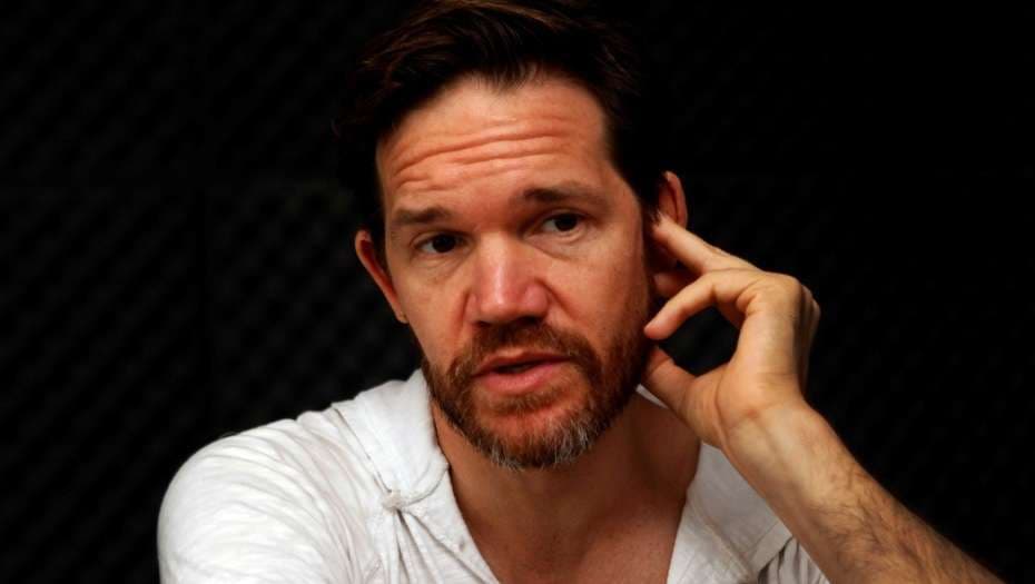 Juan Gil Navarro publicó un mensaje feminista y un polémico pedido para las seguidoras de «Floricienta»