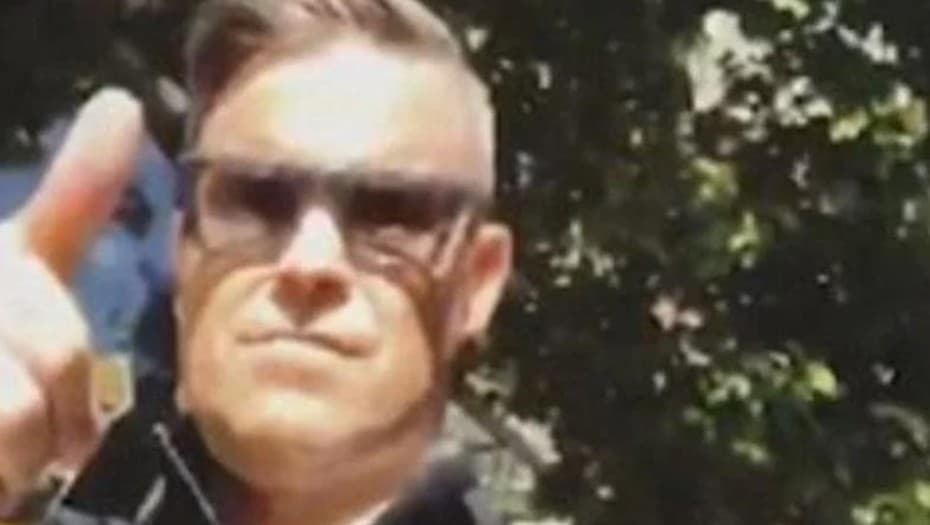 Robbie Williams, entre los evacuados por el incendio en un hotel de lujo en Londres