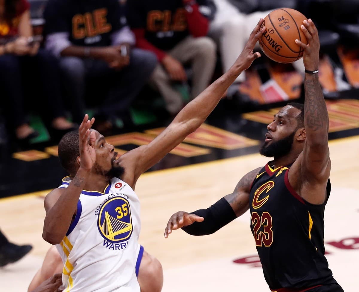 Con un Kevin Durant encendido, los Warriors pusieron en jaque a Cleveland