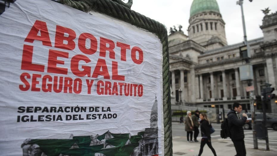 Se vota hoy el aborto legal y la clave estará en los indecisos y en los ausentes
