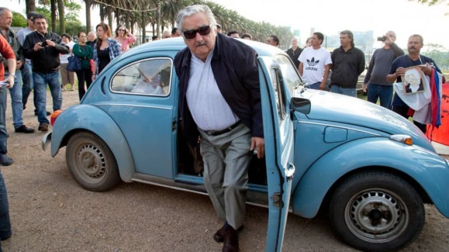 Pepe Mujica: «¿Llama la atención que ande en un autito viejo? El mundo está loco»