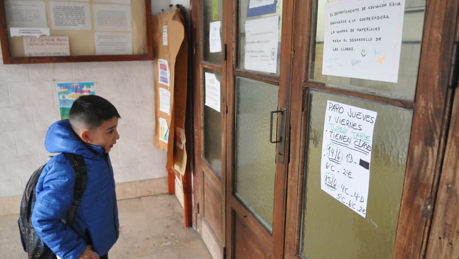 Los docentes bonaerenses siguen hoy con el paro