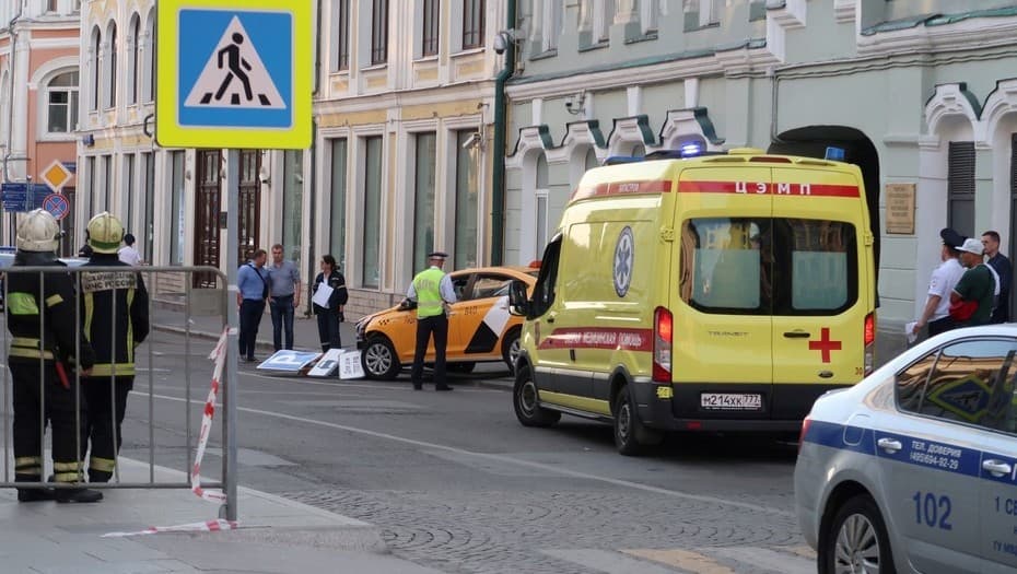 Moscú: un taxi se subió a la vereda y atropelló a un grupo de hinchas