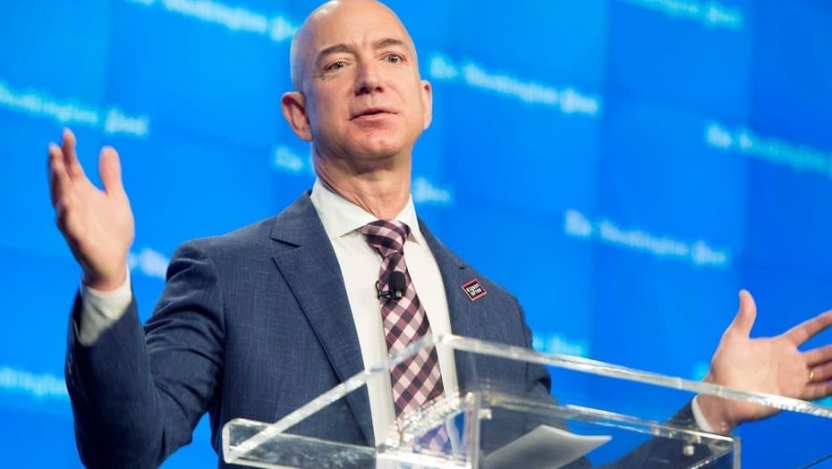 Empleados presionan a Amazon por la tecnología que le vende al gobierno de EE.UU.