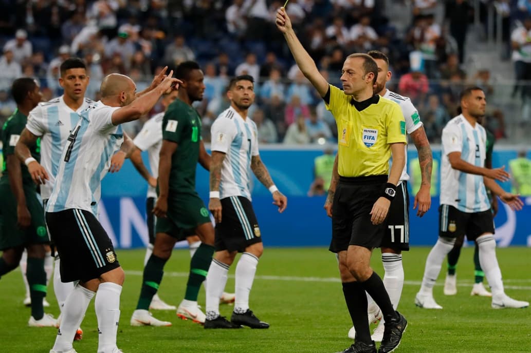 El árbitro de Argentina-Nigeria y un polémico penal que puso en jaque el sueño de la selección