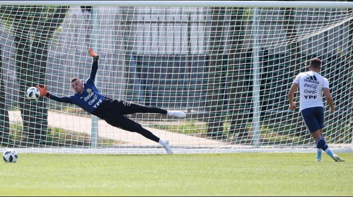 A Franco Armani le patearon penales en la práctica de la Selección: cómo le fue