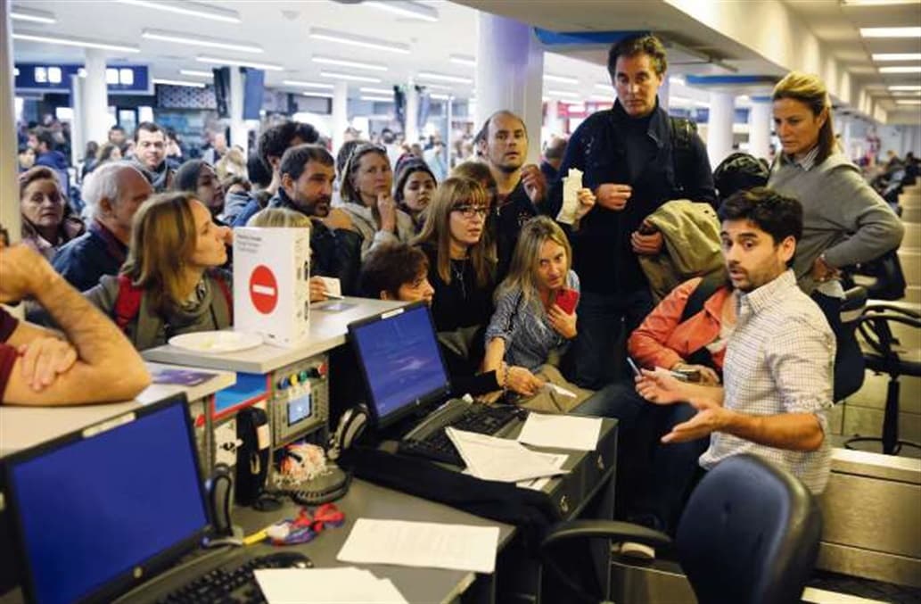 Los gremios aeronáuticos anunciaron un paro para el viernes que empiezan las vacaciones de invierno