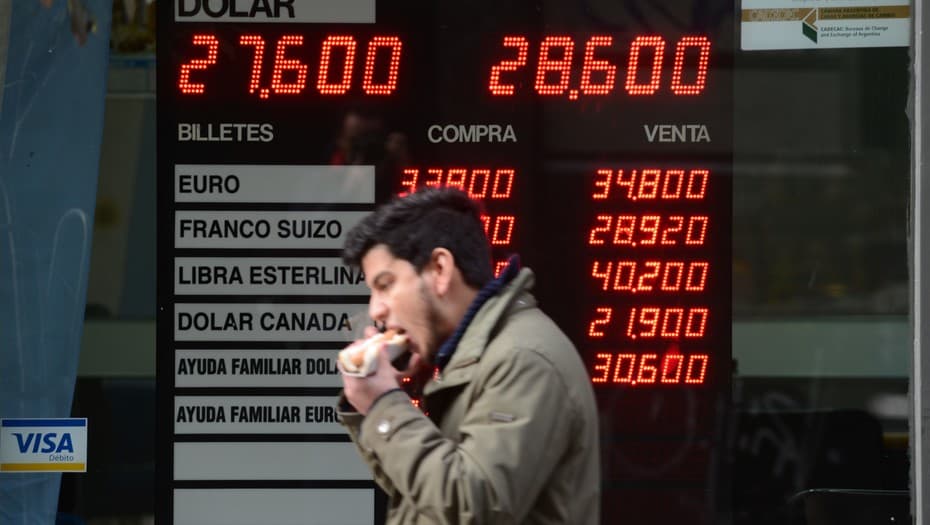 La mega-tasa vence al dólar y aleja la reactivación
