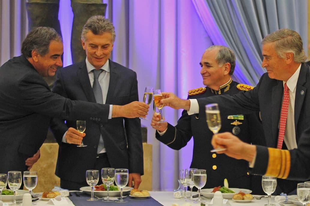 El Gobierno dispuso un aumento salarial del 20% para las Fuerzas Armadas