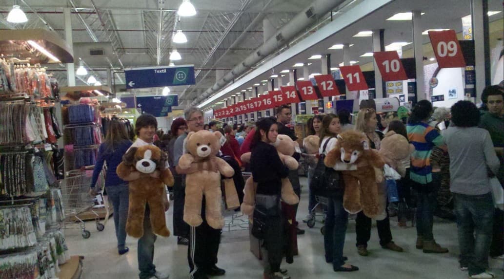 La insólita guerra de los osos de peluche que generó una pulseada entre supermercados