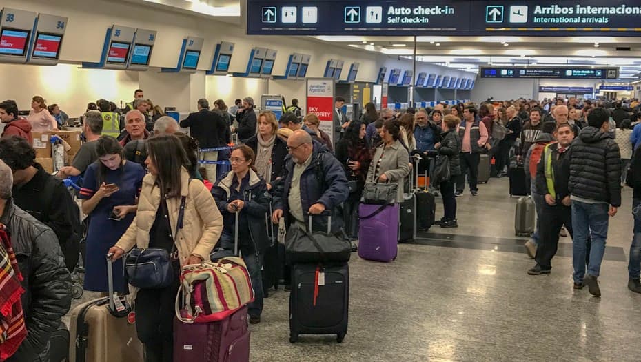 Aerolíneas Argentinas lanza una promoción de pasajes 50% más baratos