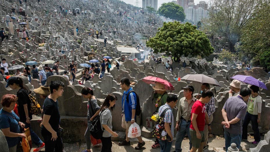 Caos funerario en China: exhuman, confiscan y destruyen ataúdes para salvar tierras