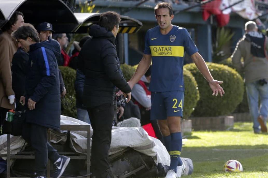 Boca sufre por las lesiones: Carlos Izquierdoz sólo jugó 5 minutos y salió por una molestia en el aductor derecho