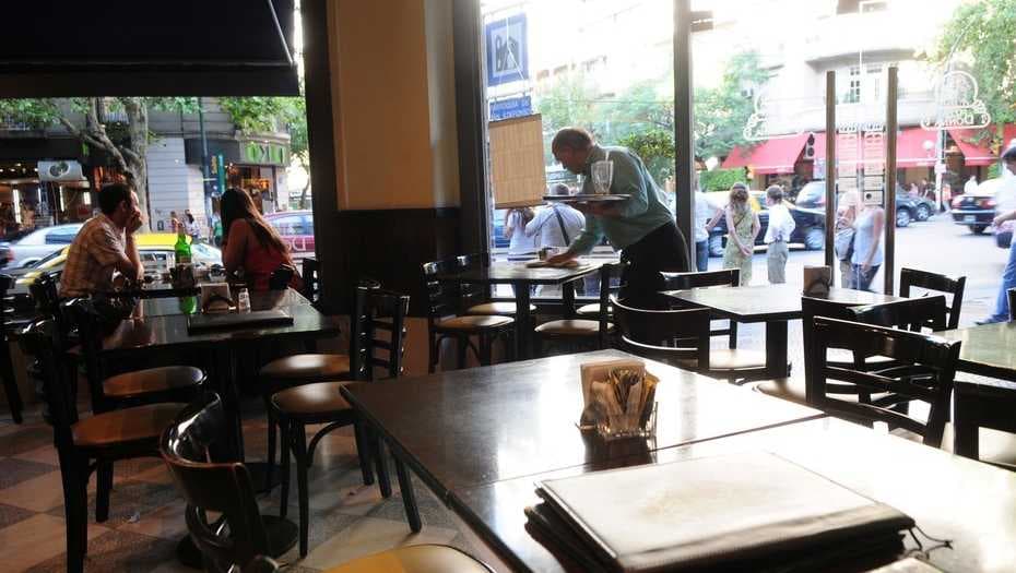 Mesas vacías y cierre de locales: los restaurantes se declaran en emergencia y piden congelamiento de tarifas