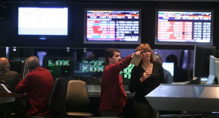 El Merval corta racha de tres caídas al hilo y riesgo país baja con fuerza
