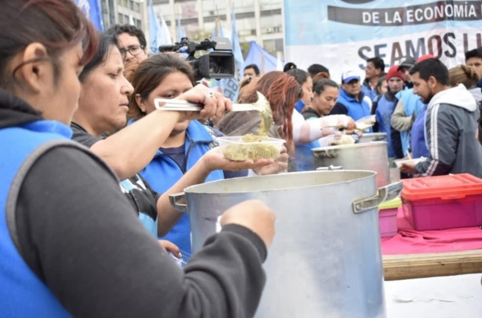 Jornada de ollas populares bajo la consigna “Hambre no”: “Está en riesgo la paz social”