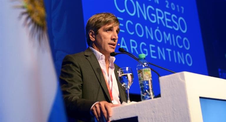 Qué es «crawling peg», la estrategia qué implementará el BCRA para estabilizar al dólar