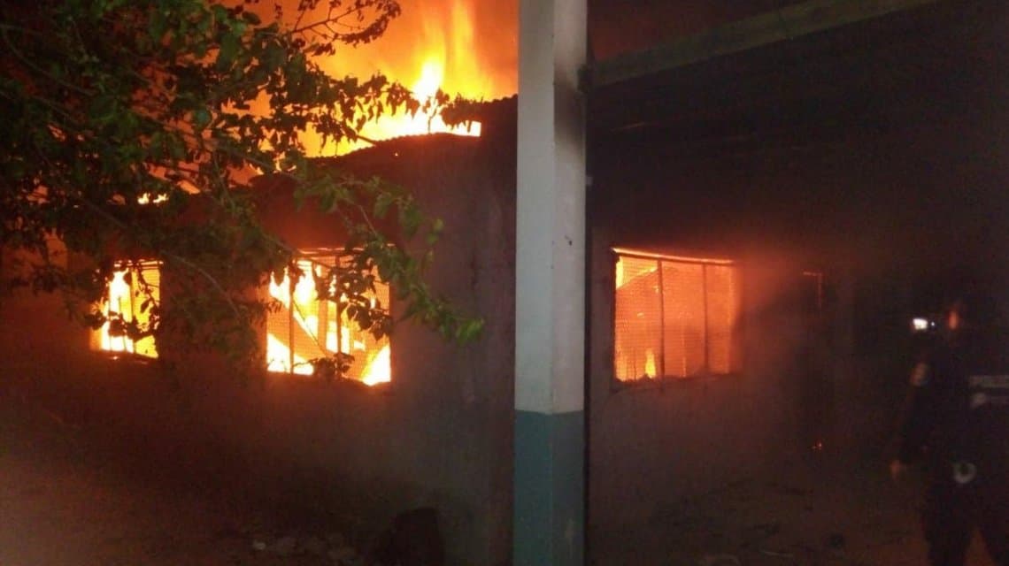 Otro colegio incendiado en Moreno: sospechan que fue un acto de vandalismo
