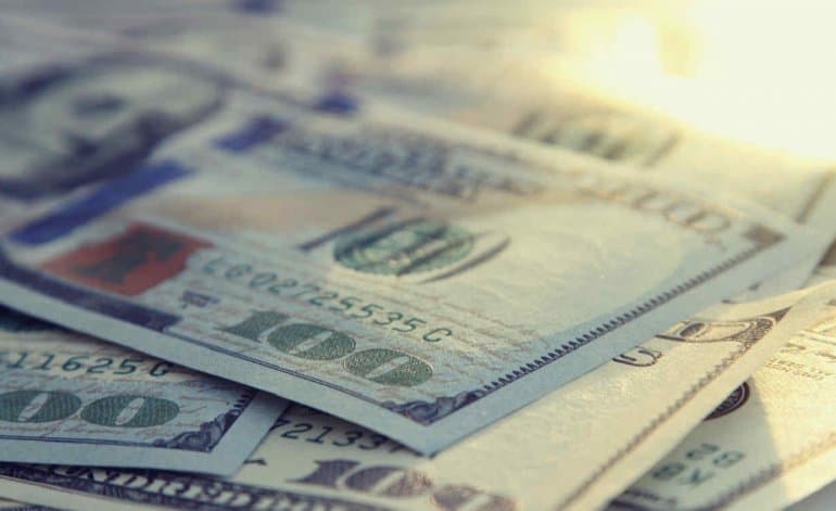 Fuerte suba del dólar: asciende casi 5%, el mayorista llega a $41,5 y se vende a $42 en bancos