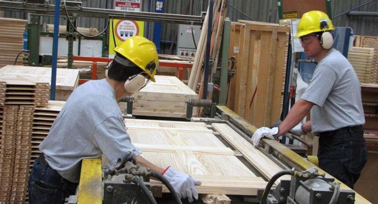 La industria sufrió su cuarta caída consecutiva: cedió 5,6% en agosto