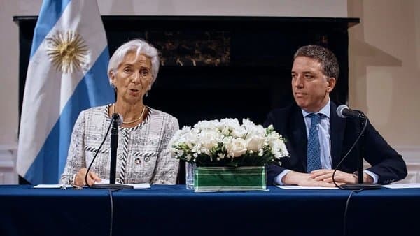 El directorio del FMI aprobará el viernes que viene el acuerdo con Argentina y desembolsará USD 13.400 millones a principios de noviembre